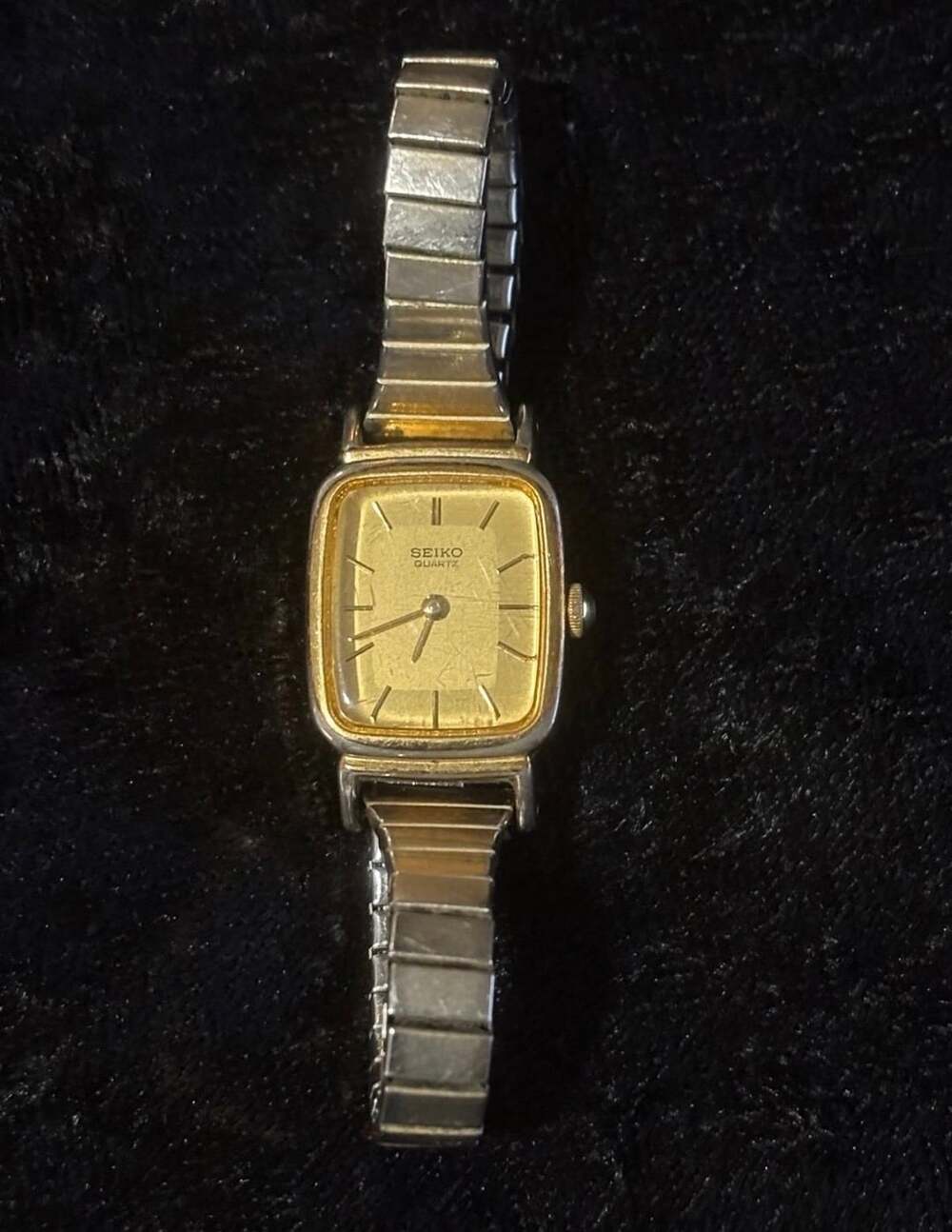 Vintage Seiko Quartz Women's Watch Rectangle Gold Tone.